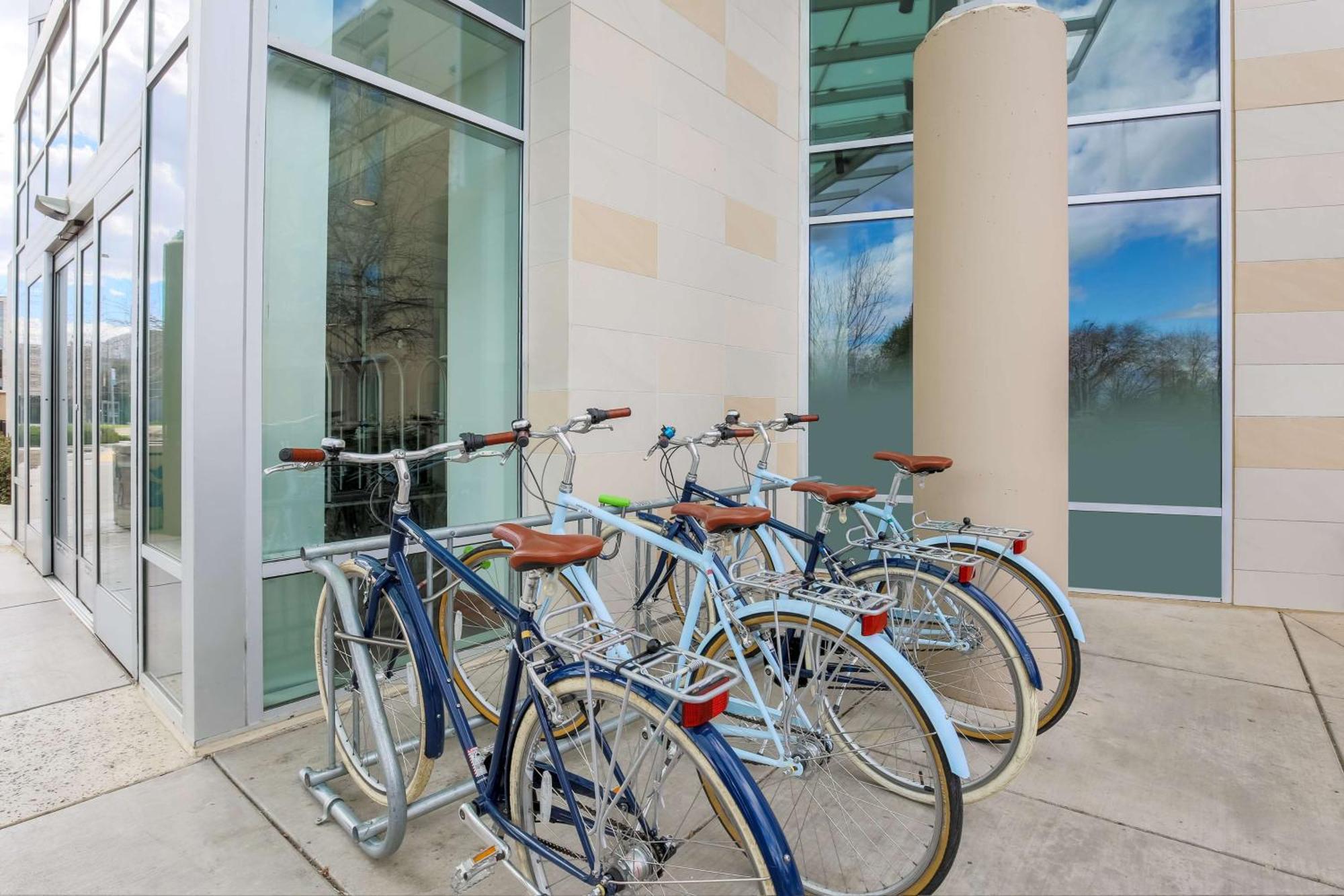 Hyatt Place Uc Davis Exterior photo
